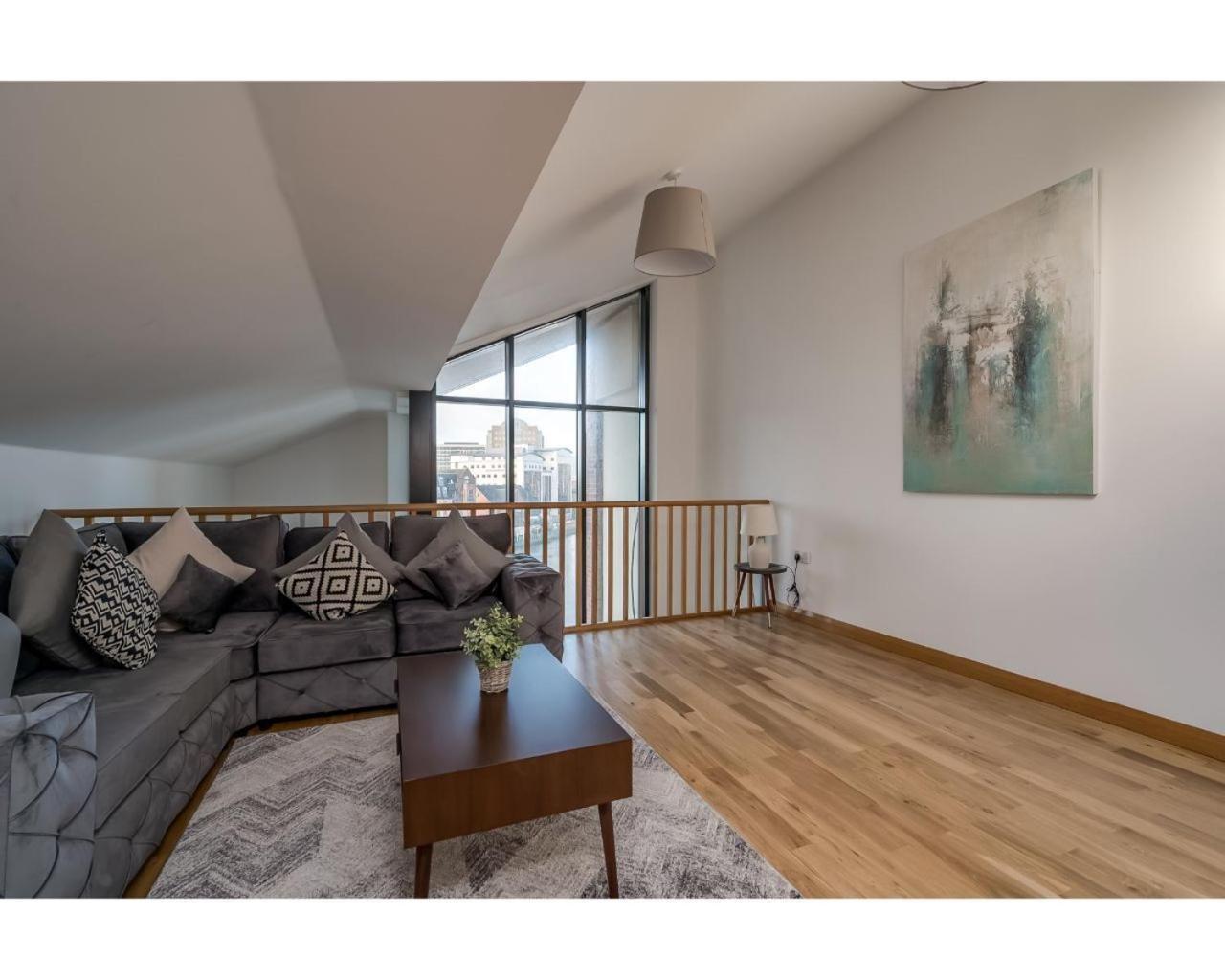 Apartment Pottinger's Quay *