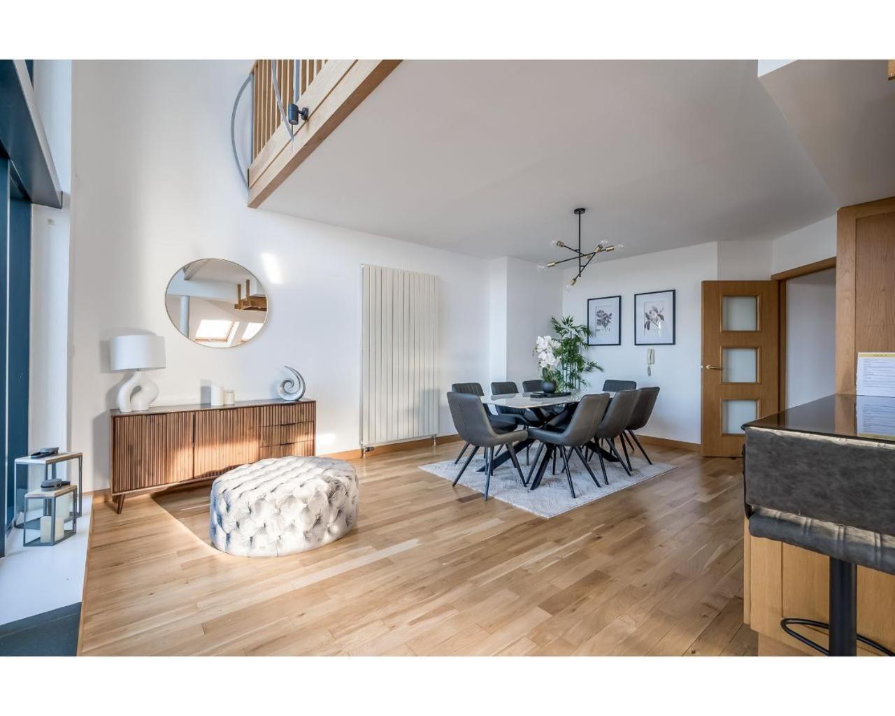 Pottinger's Quay Apartment
