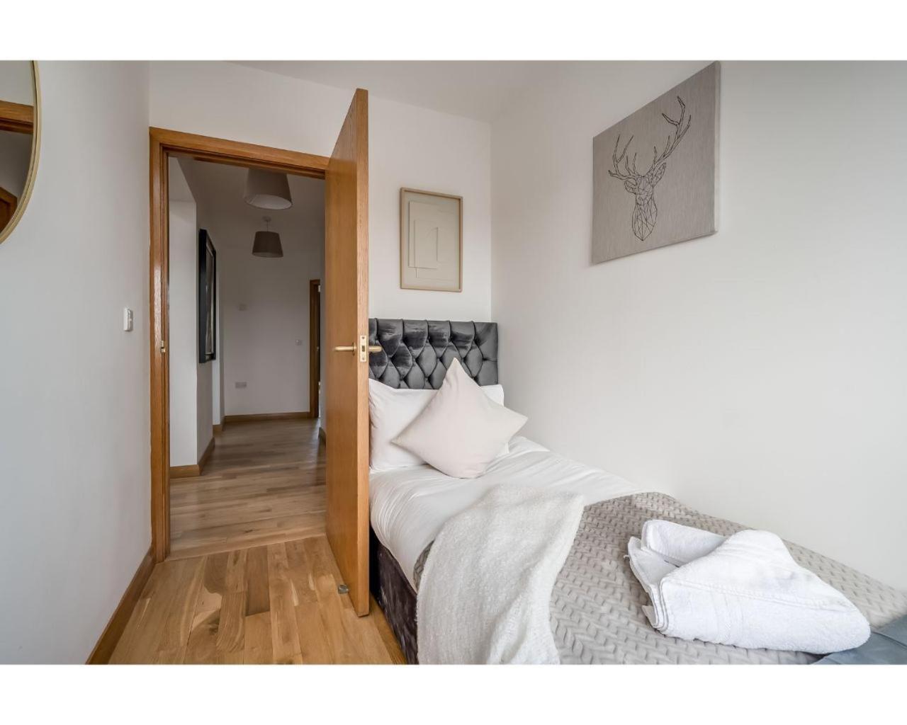 Pottinger's Quay Apartment
