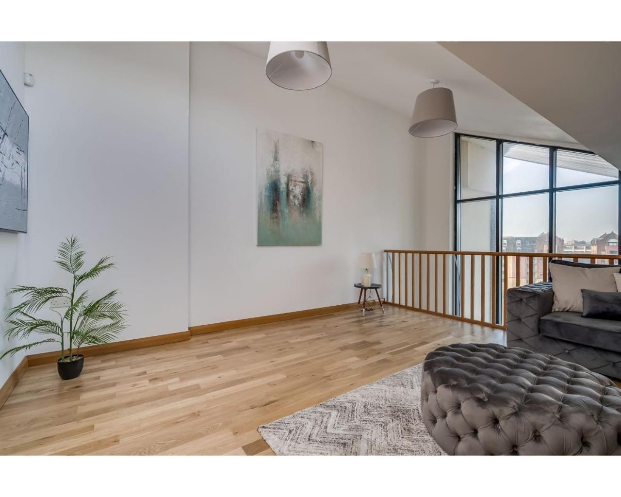 Pottinger's Quay Apartment
