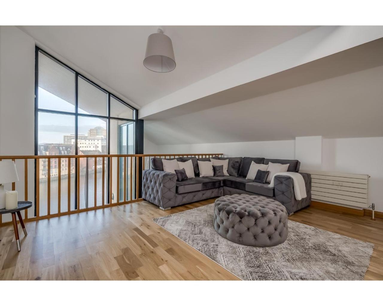 Apartment Pottinger's Quay *